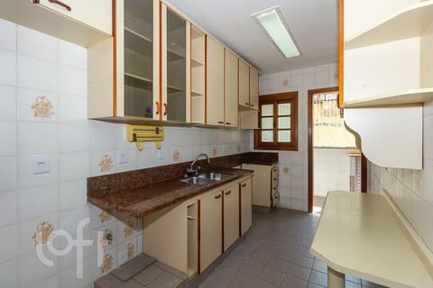 Image 21 - 227900